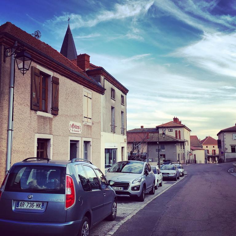Gites Le Lancelot Ambierle Exterior foto