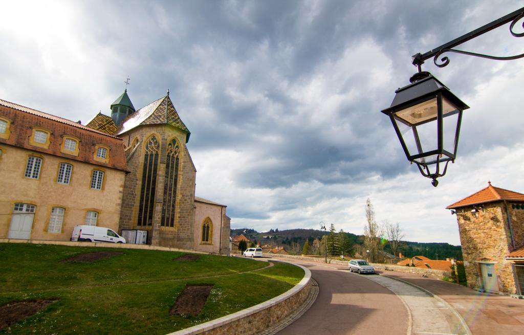 Gites Le Lancelot Ambierle Exterior foto