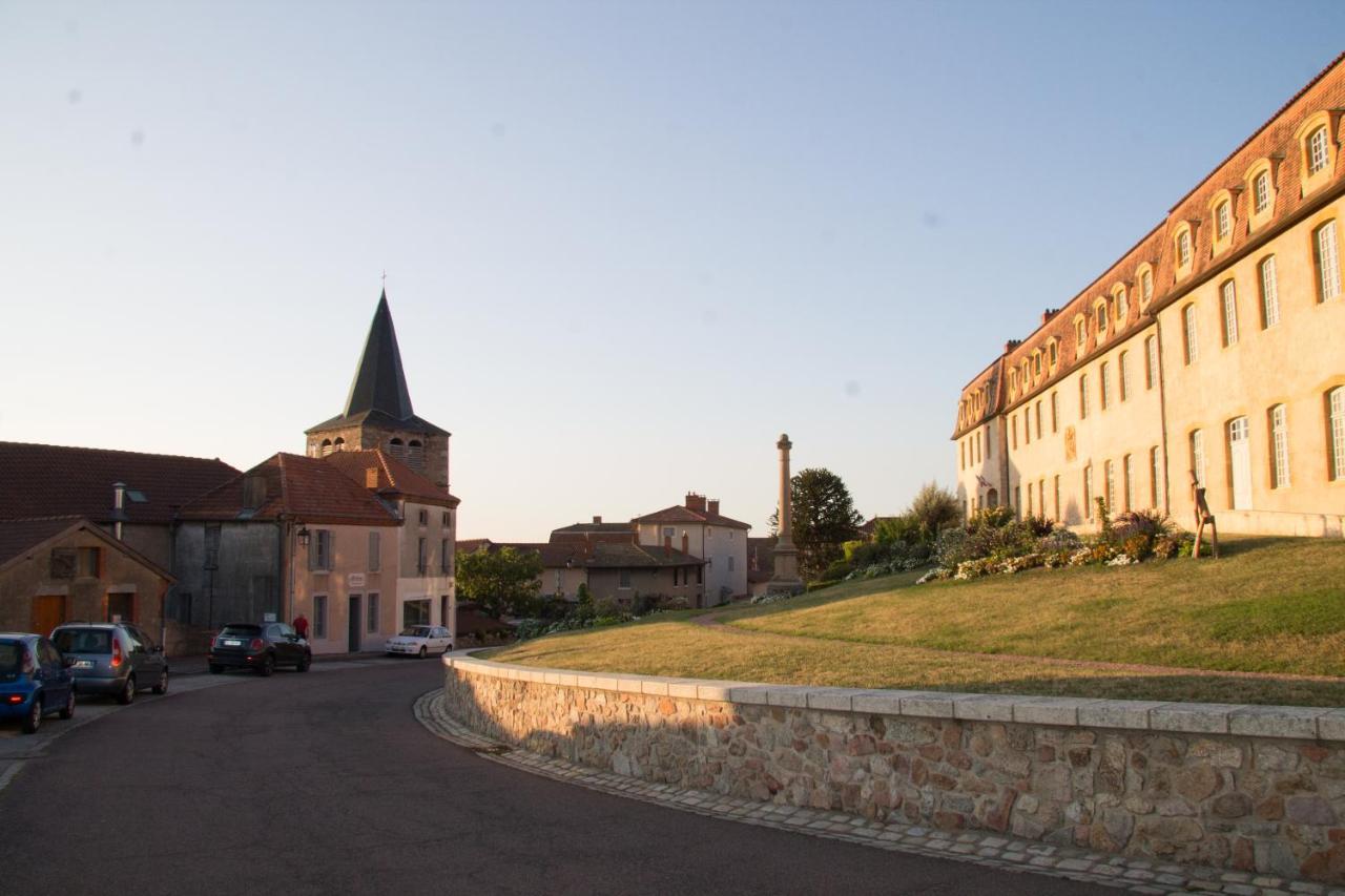 Gites Le Lancelot Ambierle Exterior foto
