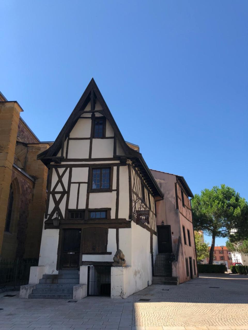 Gites Le Lancelot Ambierle Exterior foto