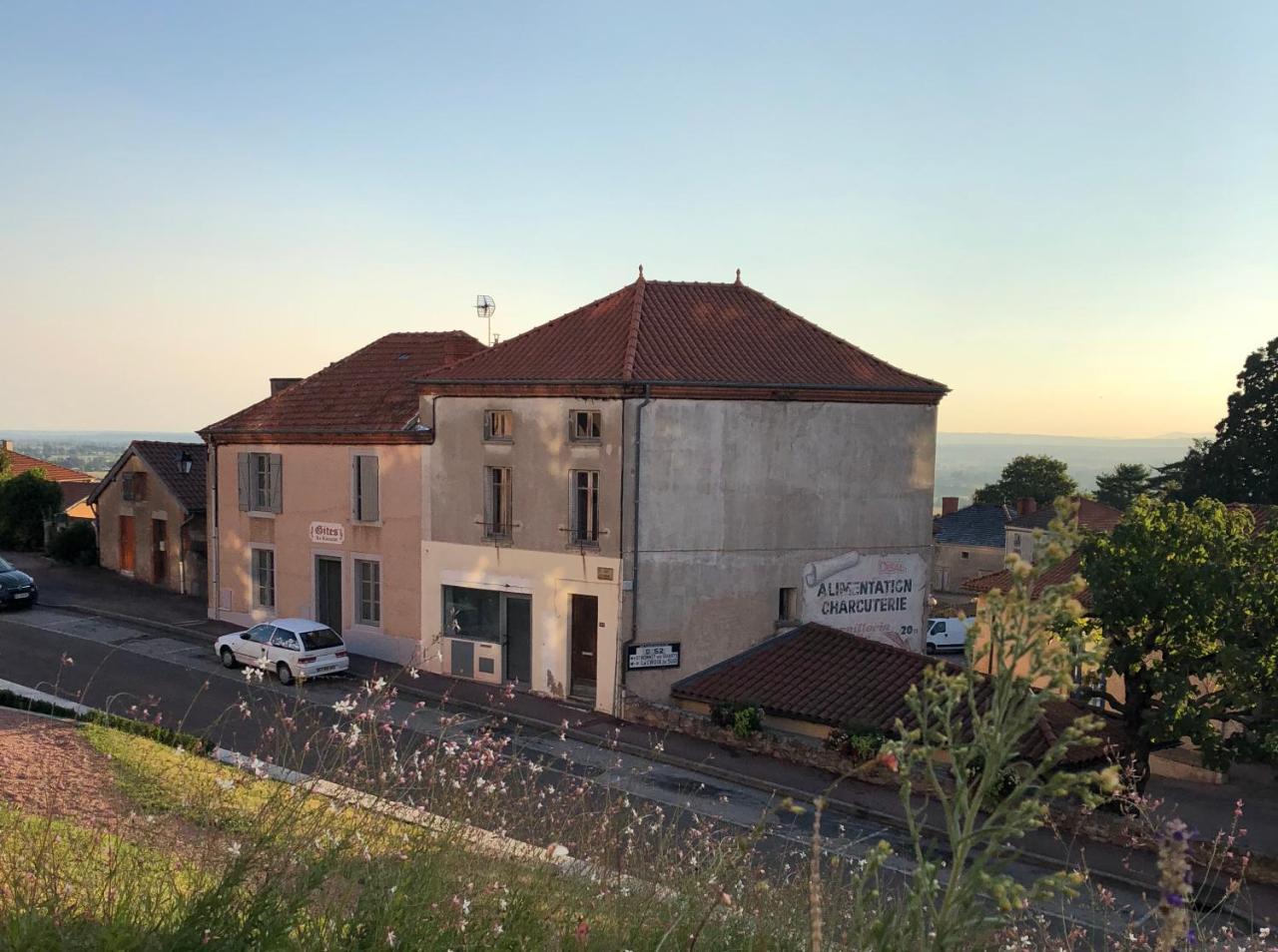 Gites Le Lancelot Ambierle Exterior foto